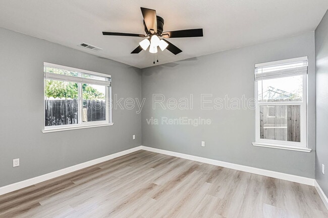 Building Photo - 45 Banchio St