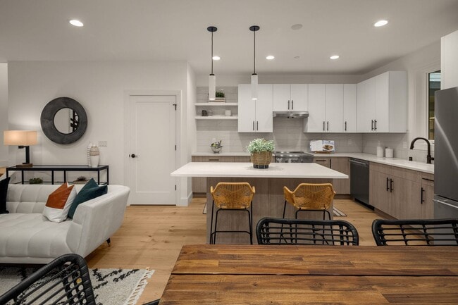 Building Photo - 2bd/3ba Kirkland Home