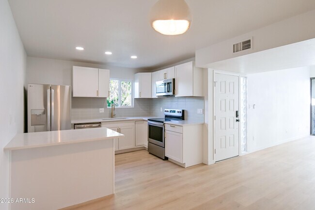 Building Photo - 16041 N 31st St