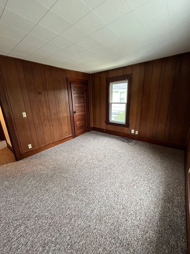 Building Photo - 212 Mohican Ave