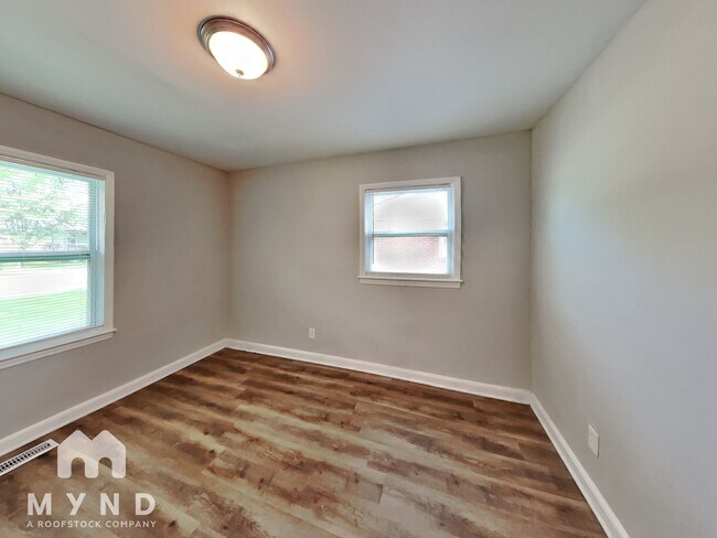Building Photo - 505 Sinclair St