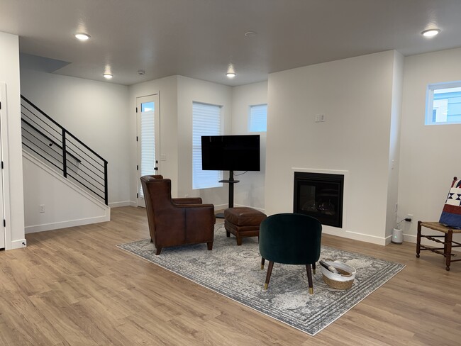 Building Photo - 6863 W Meadow Grass Dr