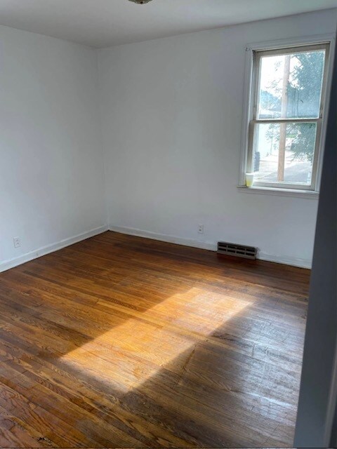 Building Photo - 727 2nd St