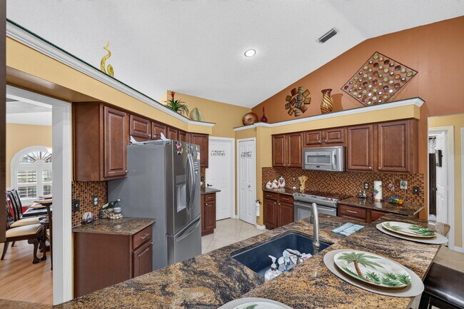 Building Photo - 3077 SE Galt Cir