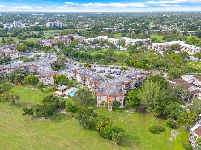Building Photo - 6100 S Falls Cir Dr