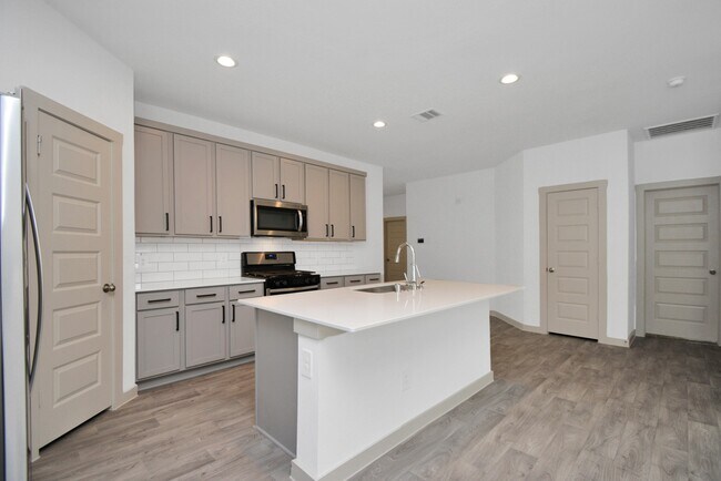 Building Photo - 14515 Rain Tree Dr