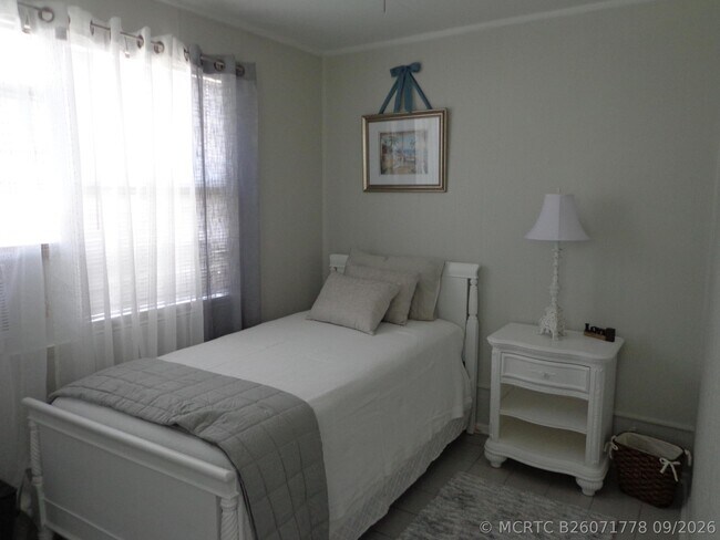 Building Photo - 11751 Oleander Dr