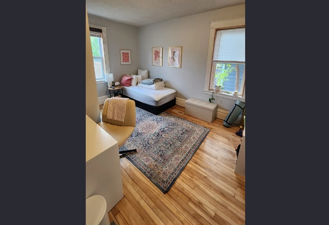 Building Photo - 1822 Roblyn Ave