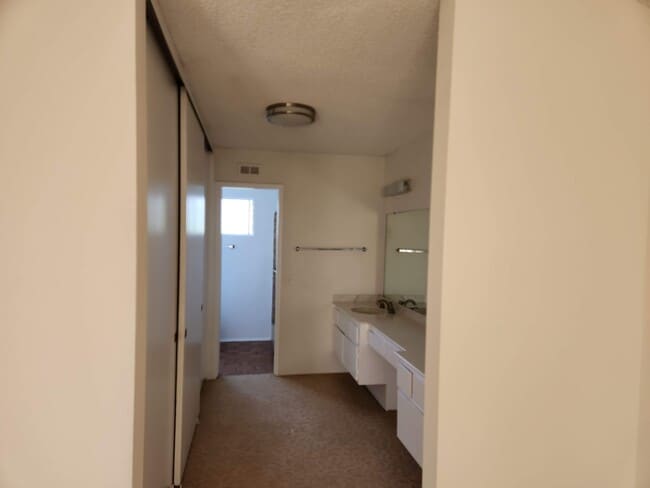 Master EnSuite - 1614 Loma Rd