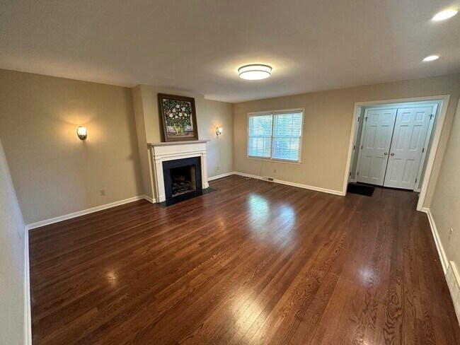 Building Photo - 2008 Fontaine Rd