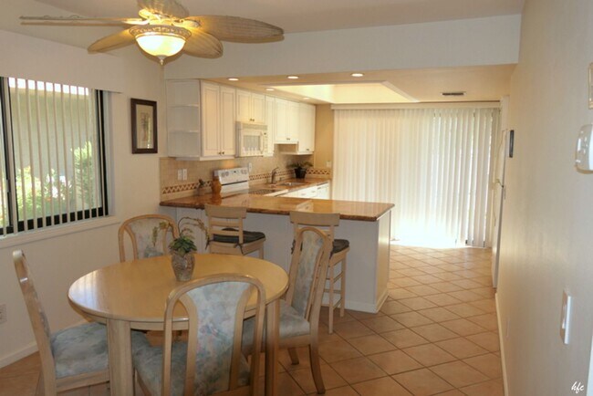 Building Photo - 5547 Los Coyotes Dr