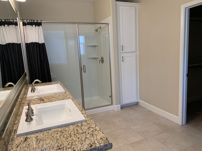 Building Photo - Newer "Next Gen" Home in Springlake/Woodla...