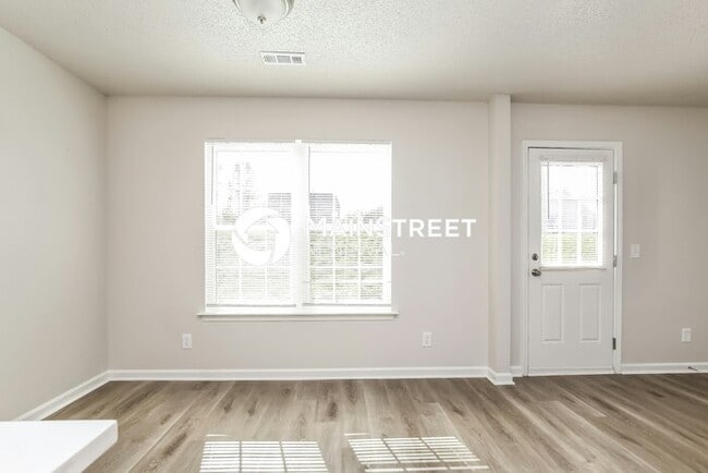 Building Photo - 3 Bedroom Pet-Friendly Home in Greensboro, NC with Main Street Renewal