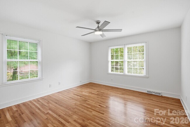 Building Photo - 926 Shady Bluff Dr