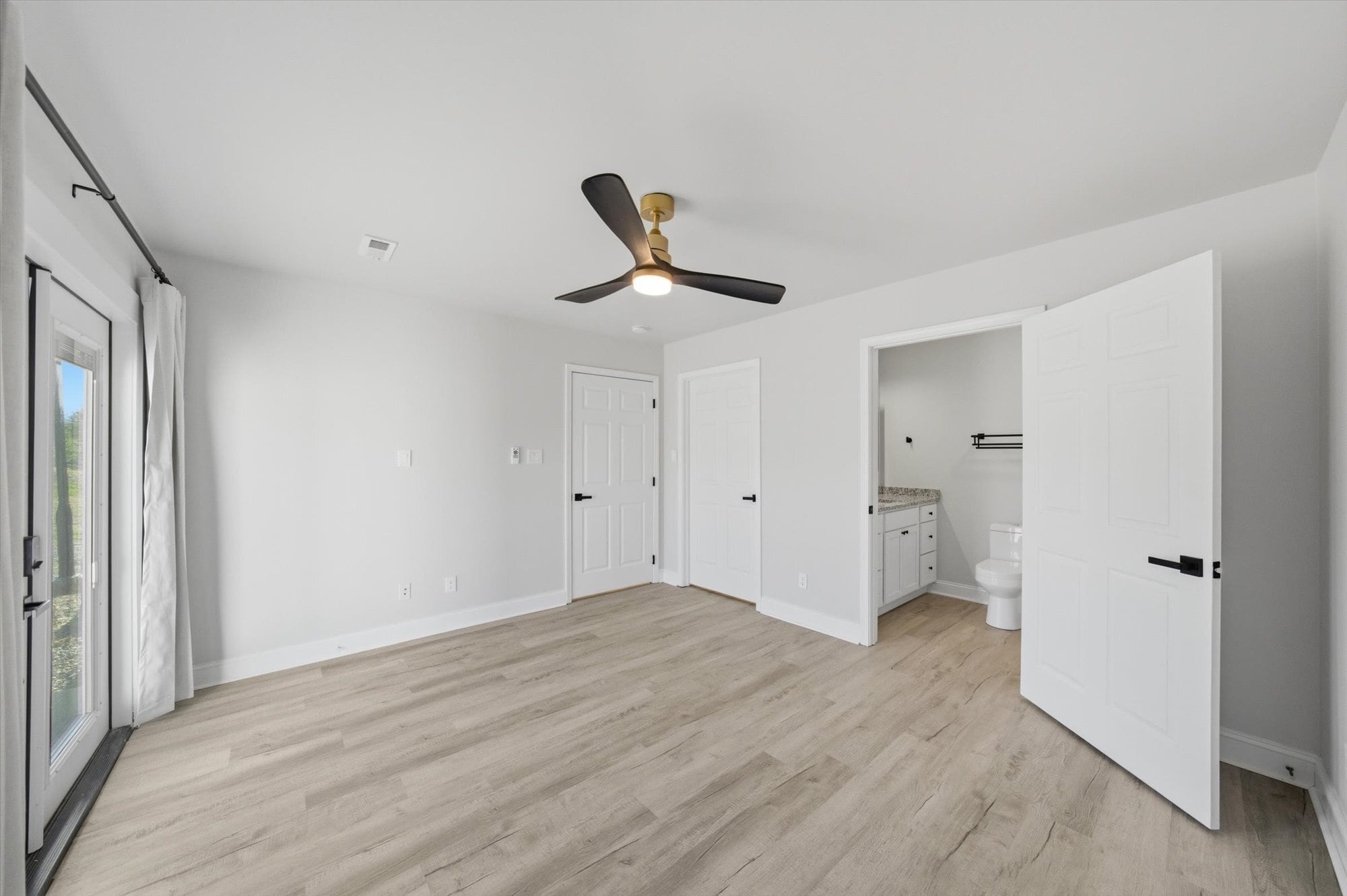 Building Photo - 1912 Laurel Ln