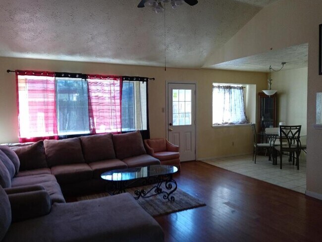 Building Photo - 2810 Goldspring Ln