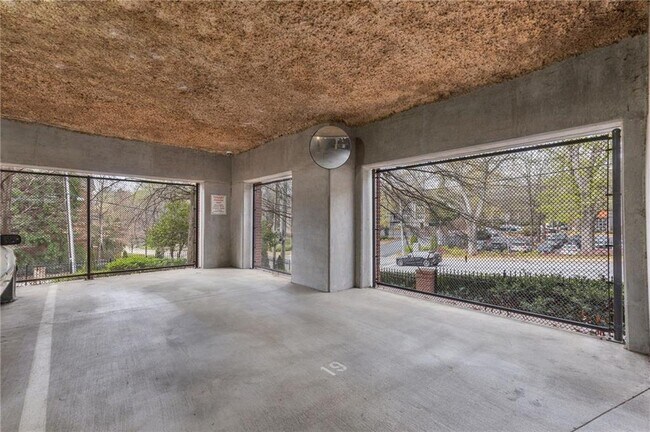 Building Photo - 3275 Lenox Rd NE