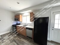Building Photo - 105 Mariner St
