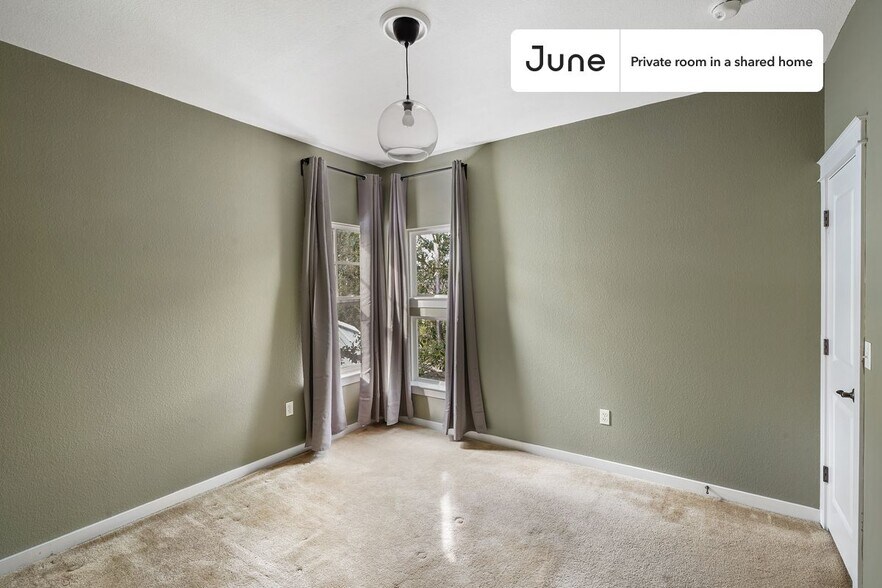 Building Photo - Room in Shared 5 bed/2.5 bath home