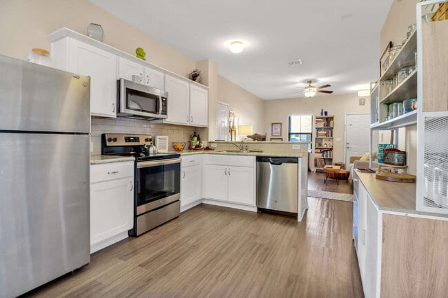 Building Photo - 522 Arthur St