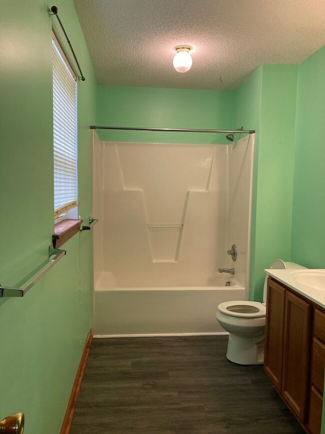 Building Photo - Well Maintained, 3 Bedroom Home on a Corne...