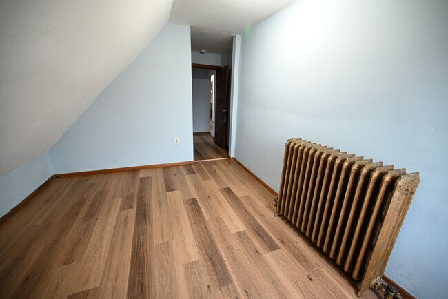 Building Photo - 405-407 W Main St - Duplex