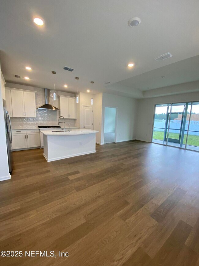 Building Photo - 214 Water Elm Walk