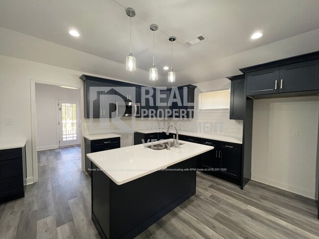 Building Photo - 2349 Berthadale Ave