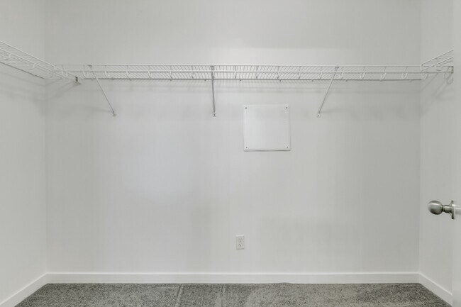 Building Photo - Silver Lake Home Available now