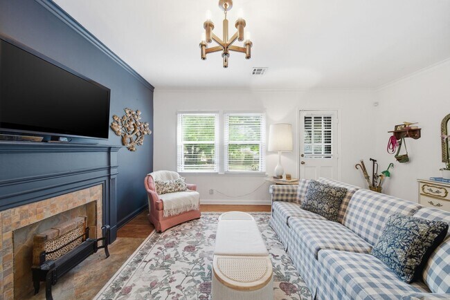 Building Photo - Charming 2-Bedroom, 1-Bath Home in Midtown