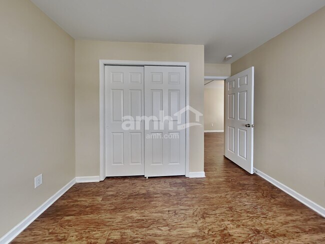 Building Photo - 400 Stoney Field Dr