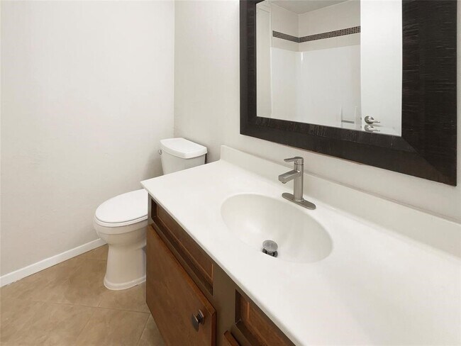 Building Photo - 6823 Greenway Chase St