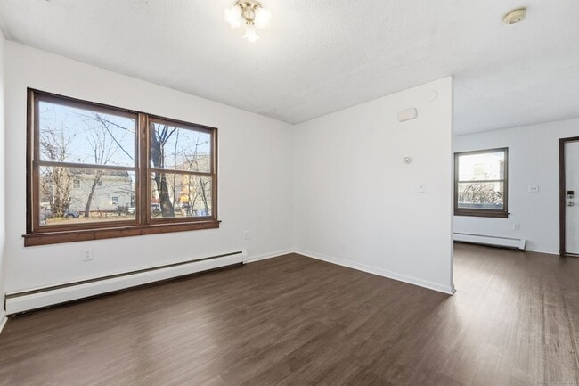 Building Photo - 33 Guilford St