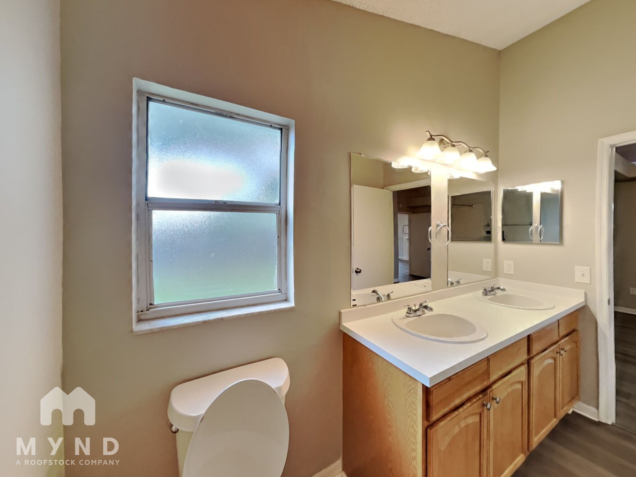 Building Photo - 4830 Fort Dodge St