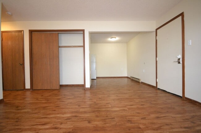 Building Photo - Warsaw Apartments