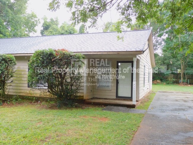 Building Photo - 1720 Spry St