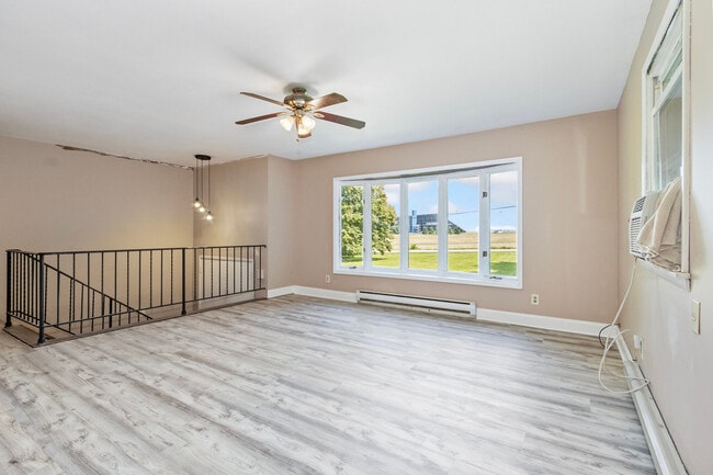 Building Photo - 18215 W Schweitzer Rd