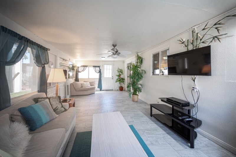 Building Photo - 401 Lorenzi St