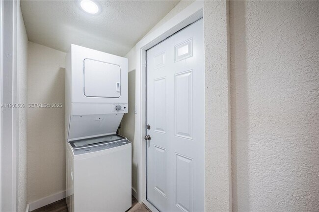 Building Photo - 4504 Oakley St