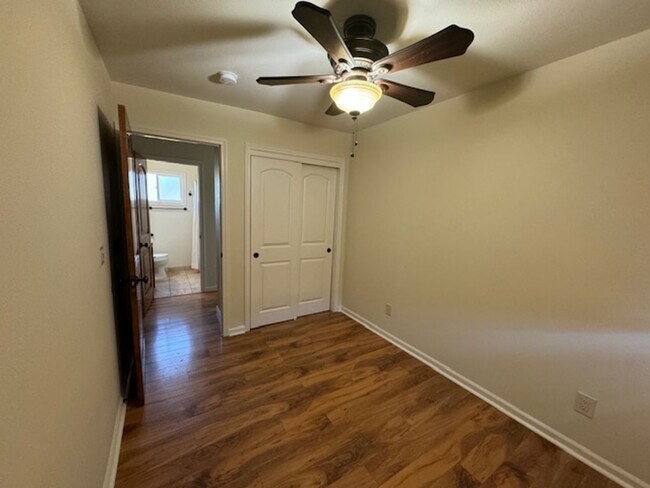 Building Photo - 7405 San Gabriel Rd