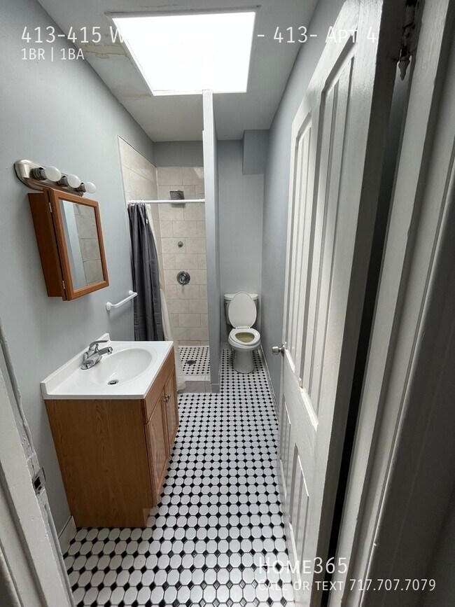 Building Photo - 413-415 Woodward St-413- Apt 4