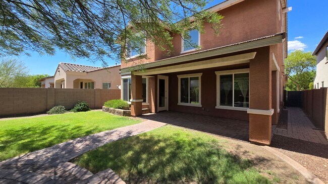 Building Photo - Upgraded kitchen and lots of sq ft in Verrado!