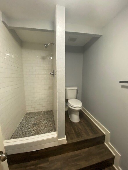 Building Photo - 4630 Woodside St