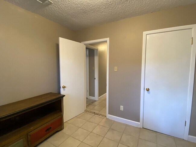 Building Photo - Shady Grove Rental
