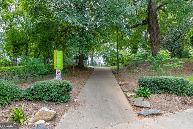 Building Photo - 33 Finch Trail NE