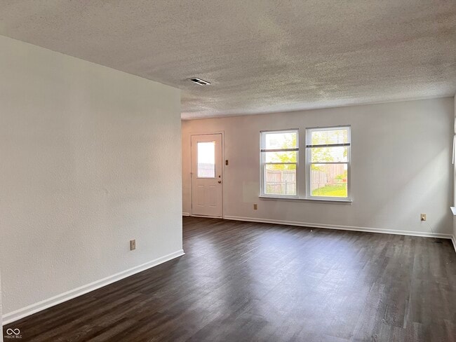 Building Photo - 1239 Odell Ln
