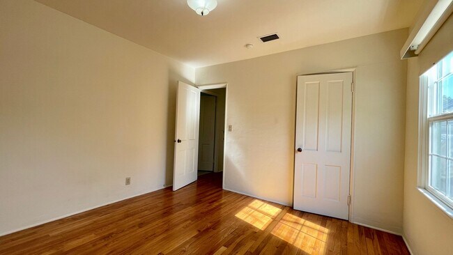 Building Photo - Single-Level 2-Bedroom 2-Bath House + Garage w/ Air Conditioning