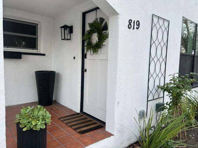 Building Photo - 819 Myrtle St