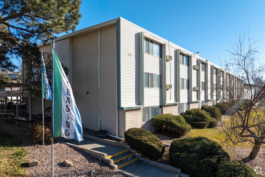 Building Photo - Airlan Arms