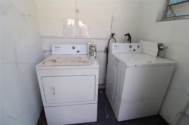 Building Photo - 1341 NE 5th Terrace